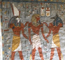 Horus und Anubis geleiten den Pharao Ramses I. (ins Reich des Todes?).